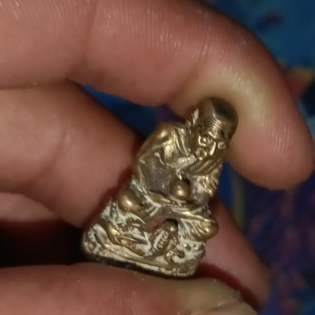 รูปหล่อสมเด็จพุฒาจารย์โตหลวงปู่ทวด รุ่นเหยียบบน้ำทะเลจืด อกอุดมวรสาร รูปที่ 6