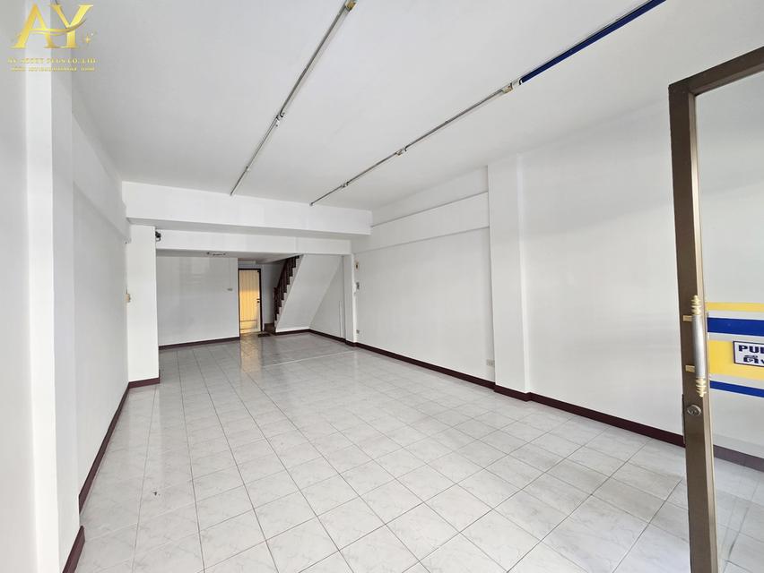 ขายตึก3.5ชั้น รีโนเวทแล้ว มบ.ศิรินเทพ9 ซ.มีสทีน ราษฎร์พัฒนา รามคำแหง2.5MB. 4