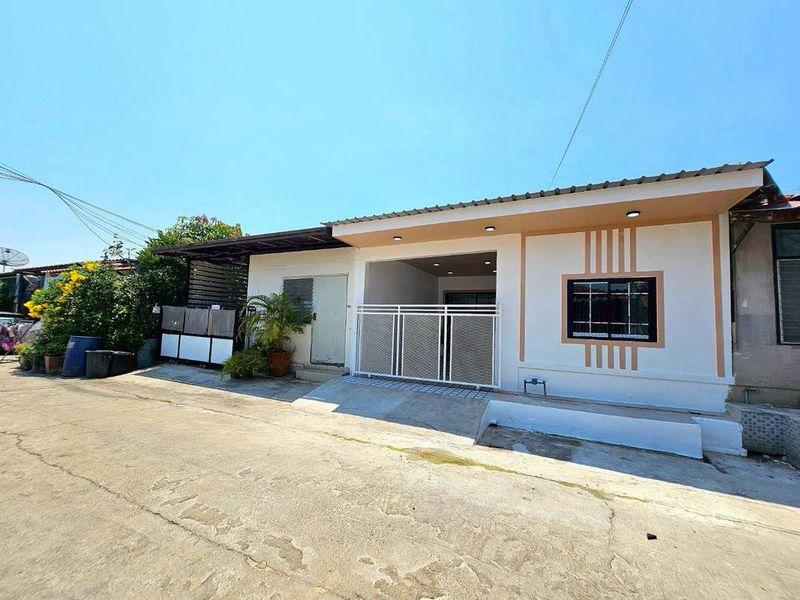 หมู่บ้านพฤกษา3  ถนนวัดลาดปลาดุก บางบัวทองทาวน์เฮาส์ชั้นเดียว ตกแต่งใหม่พร้อมอยู่ หน้ากว้าง6เมตร 15