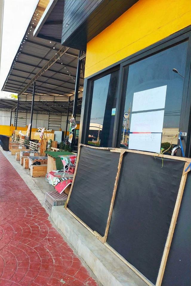 ให้เช่าที่ร้าน มีห้องกระจกพร้อมอยู่2ห้องพร้อมห้องน้ำ 4