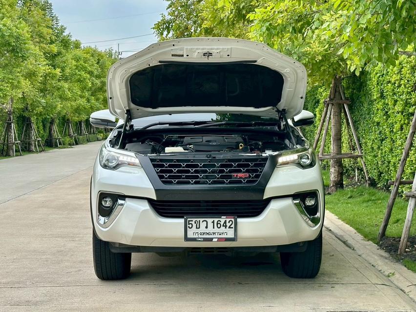 Toyota Fortuner 2.4 Top Sigma4 ดีเซล 4WD Auto ปี 2018 สีขาว เจ้าของดูแลอย่างดี สภาพป้ายแดง 8
