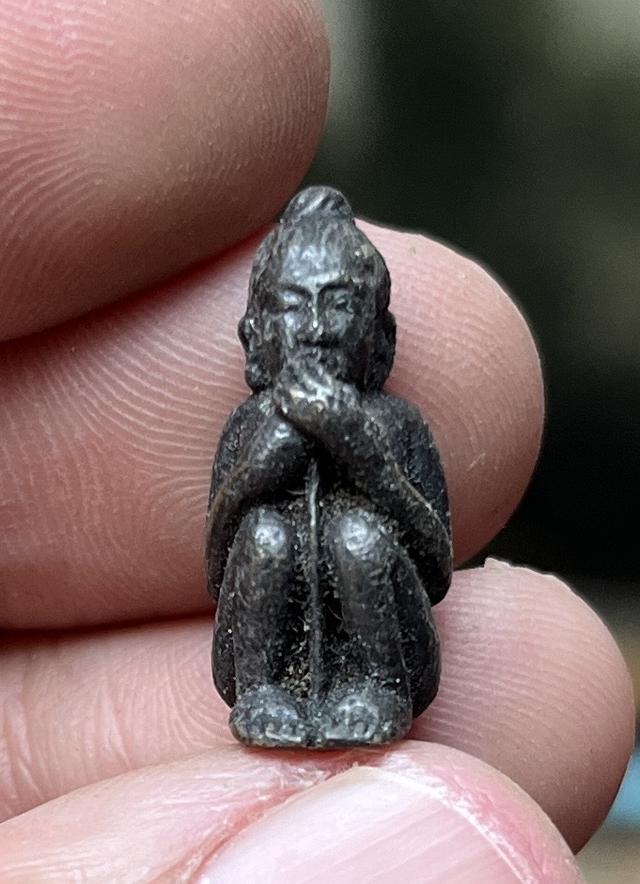 กุมารดูดรกเนื้อโลหะเก่าๆ