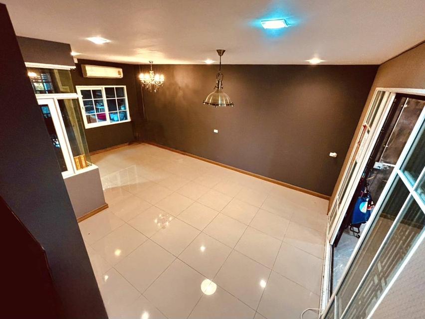 ให้เช่าทาวน์โฮม 3 ชั้น โกลเด้นทาวน์ ซ.นวมินทร์ 42 แยก 27 ,ซ.เกษตรนวมินทร์ 48, 5 ห้องนอน 4 ห้องน้ำ ต่อเติมครบ ไซส์ใหญ่ที่สุดในโครงการ 6