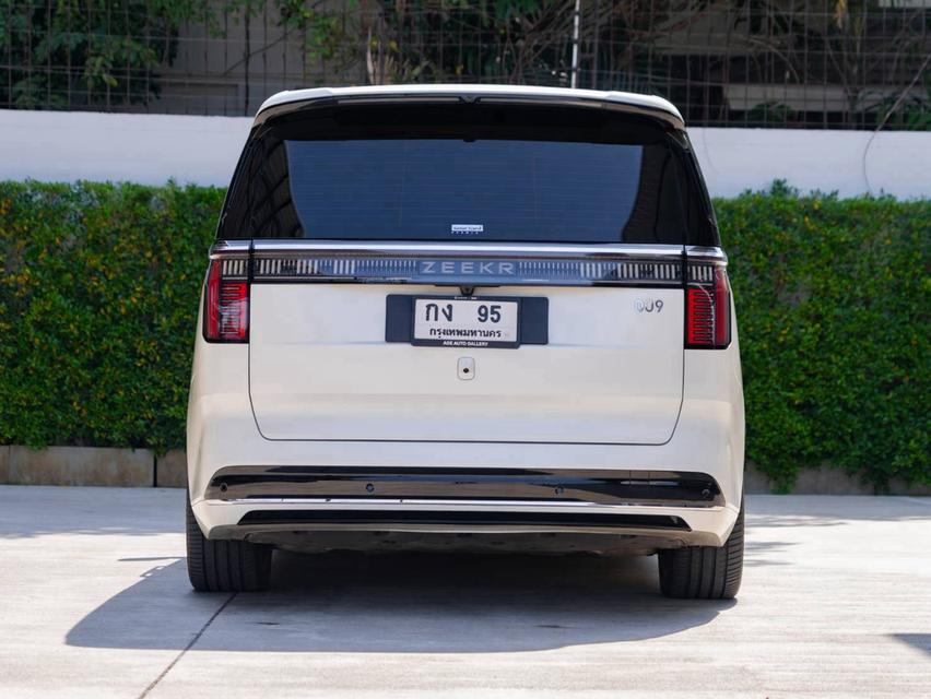 ZEEKR 009 Flagship AWD 6-Seaters ปี 2025 รถตู้ไฟฟ้าสุดหรู สภาพใหม่ ประหยัดกว่าป้ายแดงเป็นล้าน รูปที่ 5