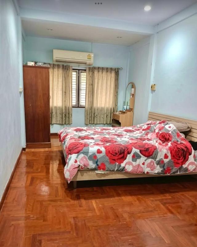 🔥 ให้เช่าทาวน์เฮ้าส์สุดพรีเมียม ใจกลางรัชดา-พระราม 9 🔥  💰 ราคาเช่า 40,000บาท เฟอร์นิเจอร์ครบพร้อมอยู่ เช่น อ่างอาบน้ำ ซิงค์ โทรทัศน์ ตู้เย็น 2