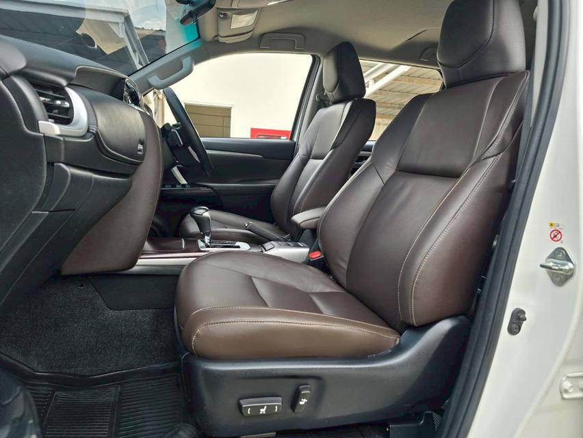 Toyota Fortuner 2.4V 2wd ปี 2019   11