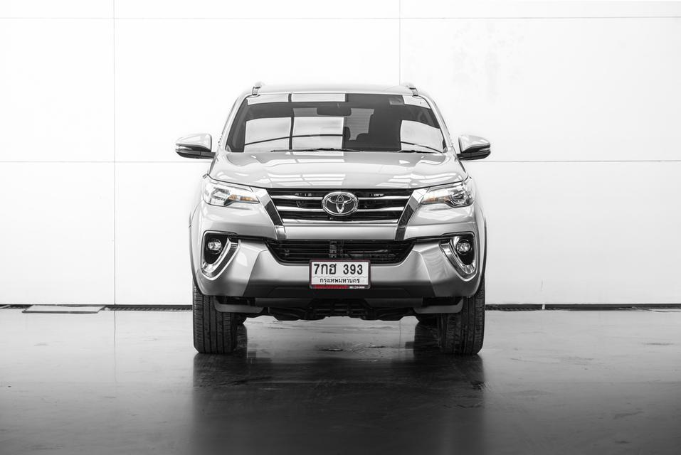 2018 TOYOTA FORTUNER 2.4 V 4WD สีเทา ไมล์ 147768 กม.  1