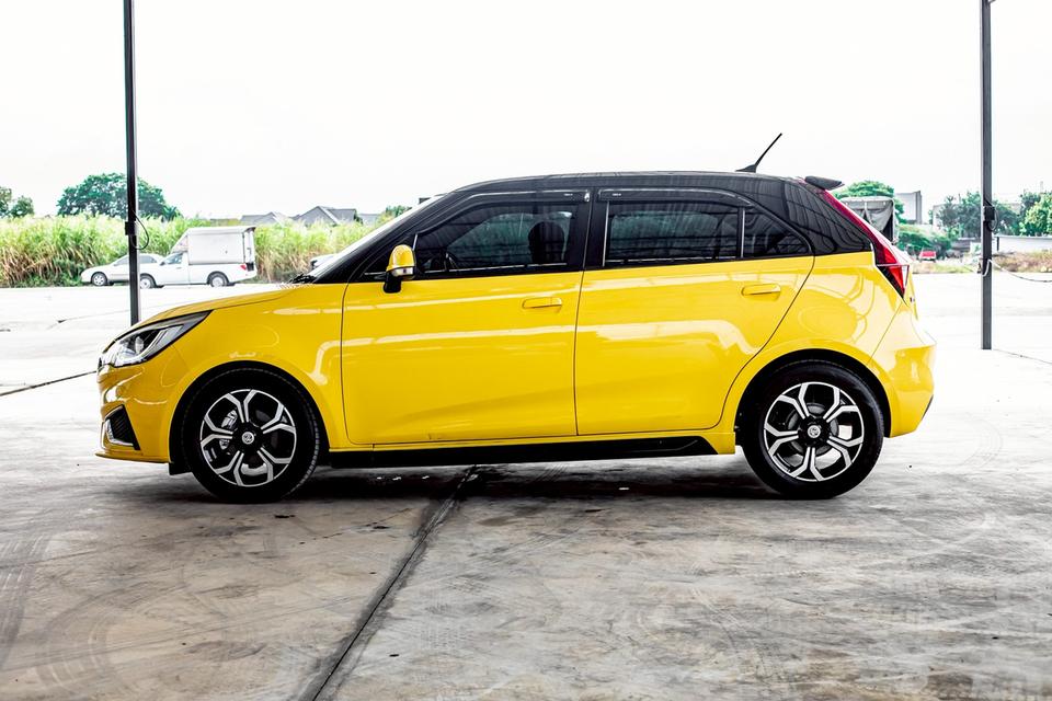 New MG 3 1.5X Sunloof ปี 2018 สีเหลือง มือเดียวป้ายแดง  8