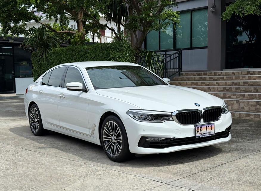 2020 BMW 530e G30 รถมือเดียวออกป้ายแดง รถวิ่งน้อย เข้าศูนย์ทุกระยะ ไม่เคยมีอุบัติเหตุครับ