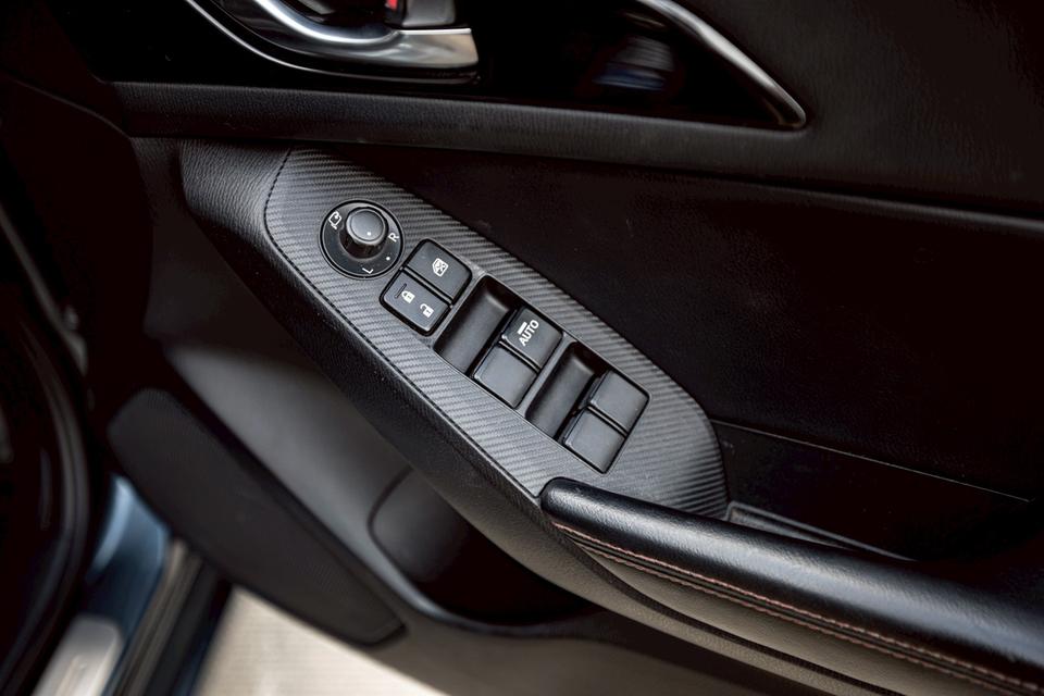 Mazda3 Skyactiv 2.0 S Hatchback ปี 2014 สีเทา มือเดียวป้ายแดง 18