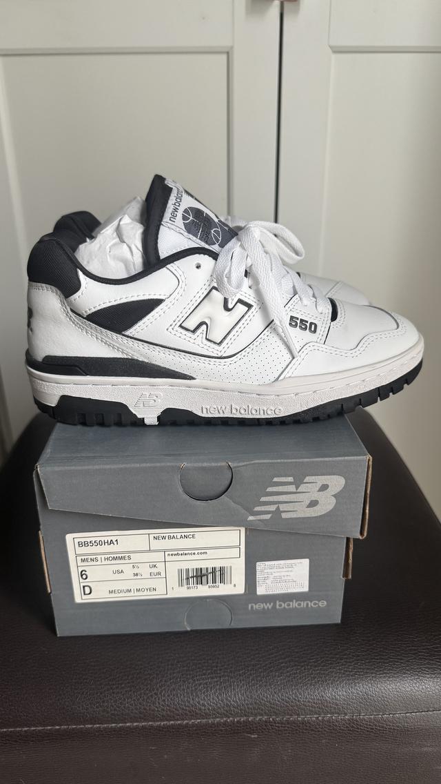 รองเท้า new balance 550 24cm