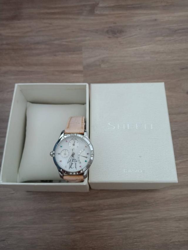 นาฬิกา Sheen (Casio) ของแท้100% พร้อมกล่องสายหนังแท้ สีชมพูอ่อนสายล็อคแบบ Swiss บีบด้านข้าง มือสอง สภาพตามการใช้งาน