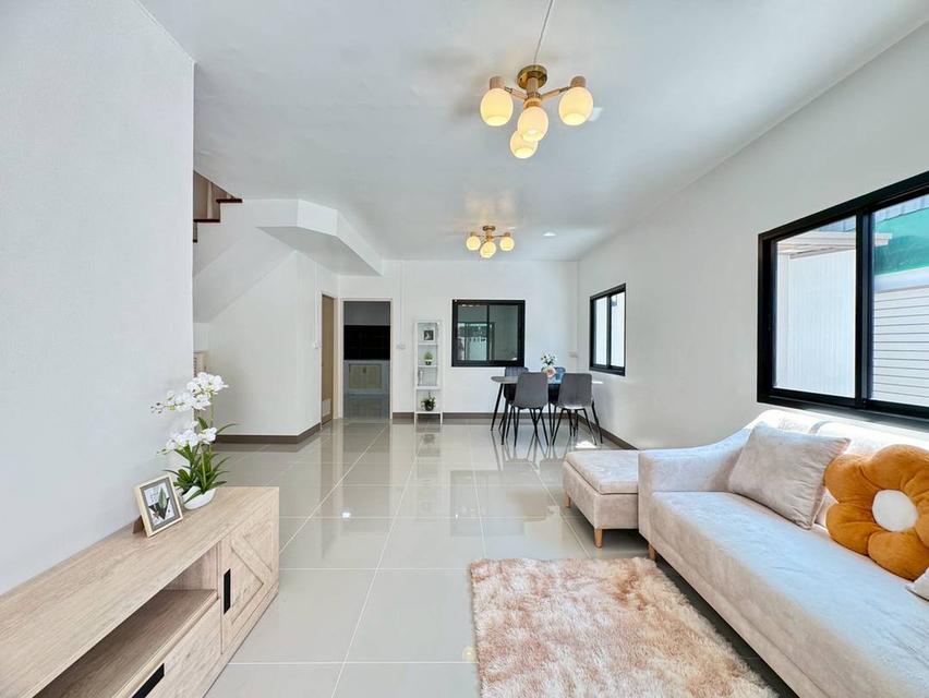 หมู่บ้านพฤกษา 33 ซอยวัดลาดปลาดุกบ้านแฝด 2 ชั้น ตกแต่งใหม่พร้อมอยู่ มีรถประจำทางเข้าในหมู่บ้าน ทำเลดี 7