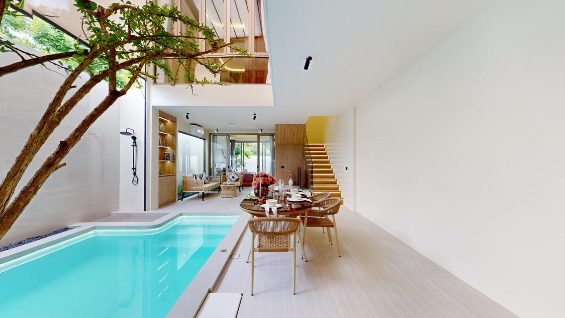 วิลล่าดีไซน์โดดเด่นเป็นเอกลักษณ์ ไม่เหมือนใคร โอบล้อมด้วยธรรมชาติอันเงียบสงบ ให้ความเป็นส่วนตัวอย่างแท้จริง พร้อมทำเลที่ลงตัว ใกล้สิ่งอำนวยความสะดวกแล 16