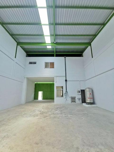 ไฟฟ้า 3 เฟส แยกลาดหลุมแก้ว 1 กม. รร.สารสาสน์ บางบัวทอง 2.6กม. มินิแฟคตอรี่ให้เช่า 2 นอน 2 น้ำ ถนนกาญจนาภิเษก 330 ตร.ม 3