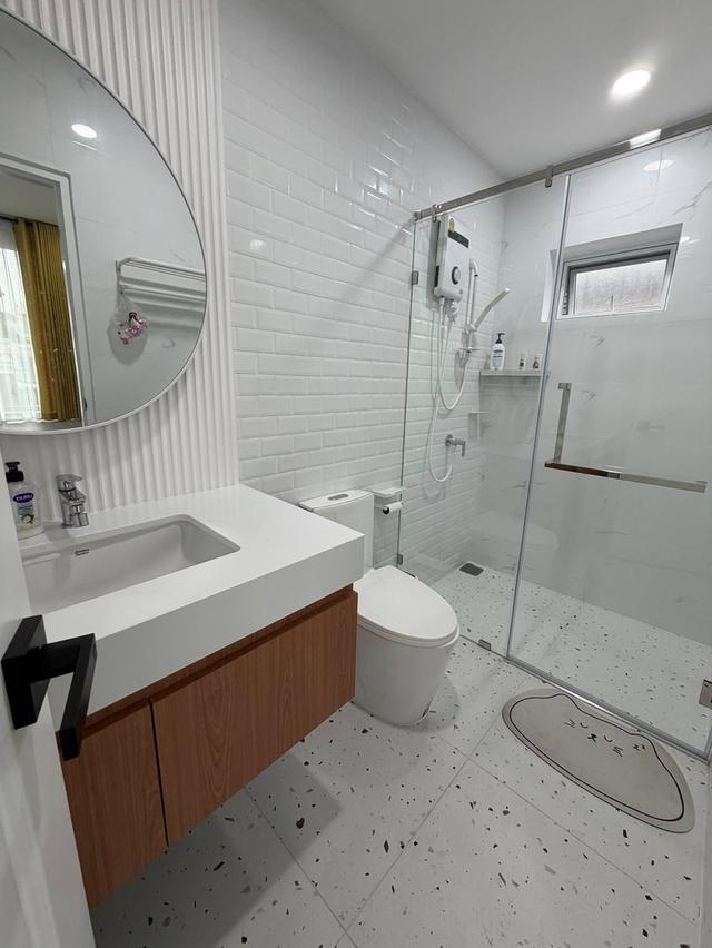 บ้านหรู สไตล์โมเดิร์นเรือนคู่ บ้านเดี่ยวสร้างใหม่ทั้งหลัง ย่านพุทธมณฑลสาย 3 8