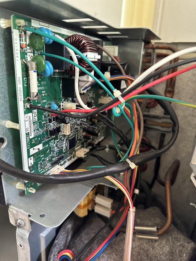 รับซ่อมแอร์ไม่เย็น แอร์เปิดไม่ติด ไฟกระพริบ ล้างแอร์บ้าน