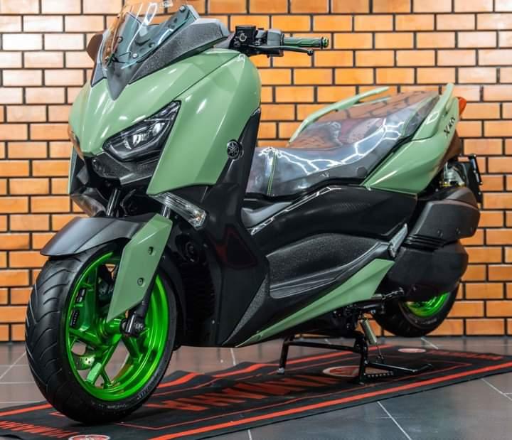 Yamaha Xmax สีเขียว ดำ