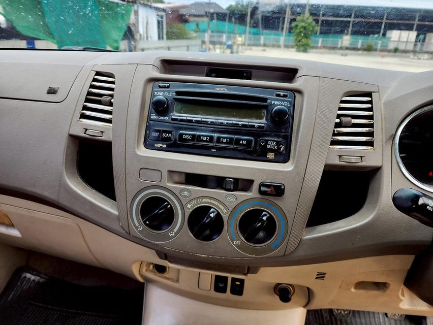 Toyota Vigo CAB 2.5E M/T 2007 14