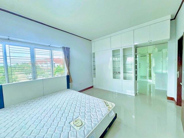 หลังมุม สภาพสวย ศรีราชาะนิคมอุตสาหกรรม ใกล้ เจพาร์ค ศรีราชา 500 ม. บ้านเดี่ยวหรู 2 ชั้น 3 นอน 100 ตร.ว. 300 ตร.ม. 2