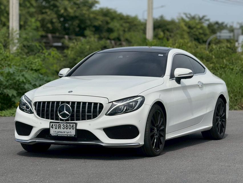Benz C250 Coupe’ AMG Dynamic ปี 2018. สีขาว  รถสวย เดิมๆ เจ้าของดูแลอย่างดี