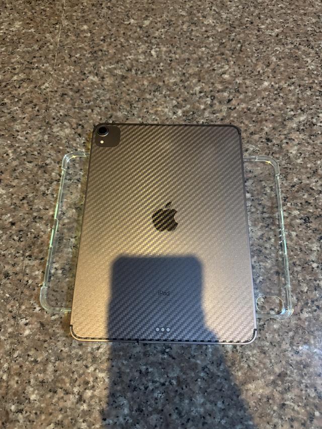 ขายๆๆๆถูกๆๆiPadPro11นิ้วสีSpace Gray 64กิ๊กWifi Celluer ใส่ซิมได้ใช้งานดีทุกๆฟังชั่นสูนTrueทุกๆฟังชั่นรีสโตได้ตลอดไม่มีติดไอคราว Model TH/A   สภาพ: 95 2