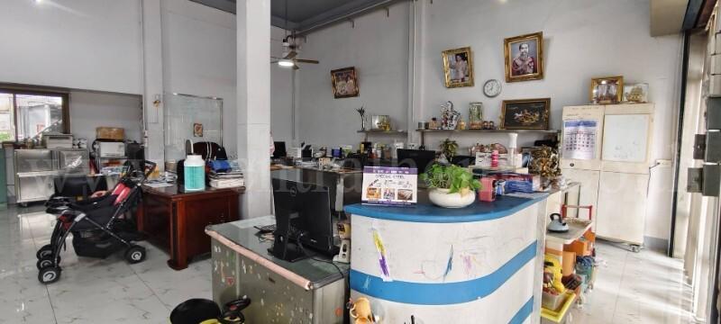 อาคารพาณิชย์ 3 ชั้นครึ่ง 3 คูหา ติดถนนเพชรเกษม ทำเลดี ราคาถูก 6