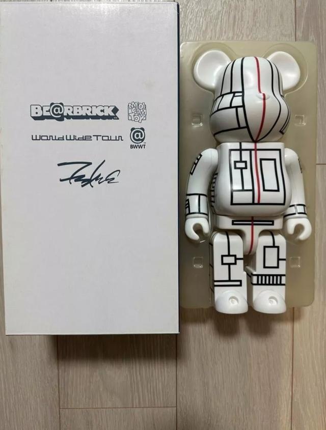 Bearbrick แท้