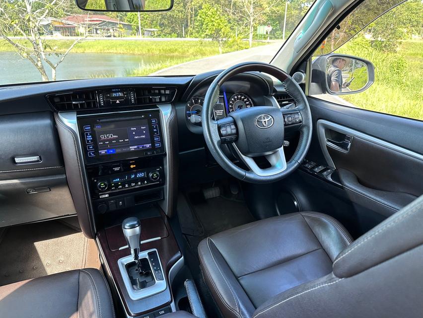 TOYOTA FORTUNER 2015 2.8 V 2WD AT 💓 รถครอบครัวมือเดียว ตัวท็อปทูวิน สภาพป้ายเเดง เดิมๆโรงงาน เครื่องยนต์-ช่วงล่างดี อออฟชั่นครบ พร้อมขับทันที 9