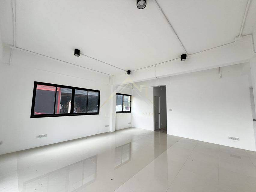 โกดัง พร้อมสำนักงาน 2 ชั้น ไทรน้อย นนทบุรี 3