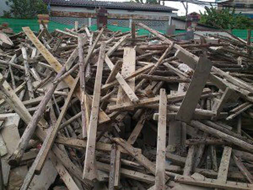 รับซื้อ-ขาย เศษไม้ยูคา ไม้ก่อสร้าง ไม้บ้านเก่า ไม้หน้าสาม เศษเหล็ก สังกะสี แคมป์คนงาน โม่ปูน นั่งร้านเหล็ก 1