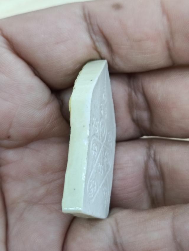 ขุนแผนเรือนแก้วเคลือบเหลือง วัดดอนกลาง จังหวัดสพรรณบุรี 3