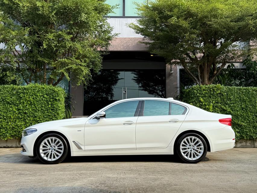 2018 BMW 520D G30 รถมือเดียวออกป้ายแดง รถออกศูนย์ BMW THAILAND รถวิ่งน้อย เข้าศูนย์ตรงระยะ รถไม่มีอุบัติเหตุครับ รูปที่ 5