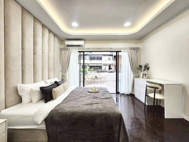 ให้เช่าบ้านหรู 3 ชั้น 400 ตรม. 6 ห้องนอน ย่านพระราม 9 ใกล้ MRT พระราม 9 ใกล้โรงพยาบาลพระราม 9