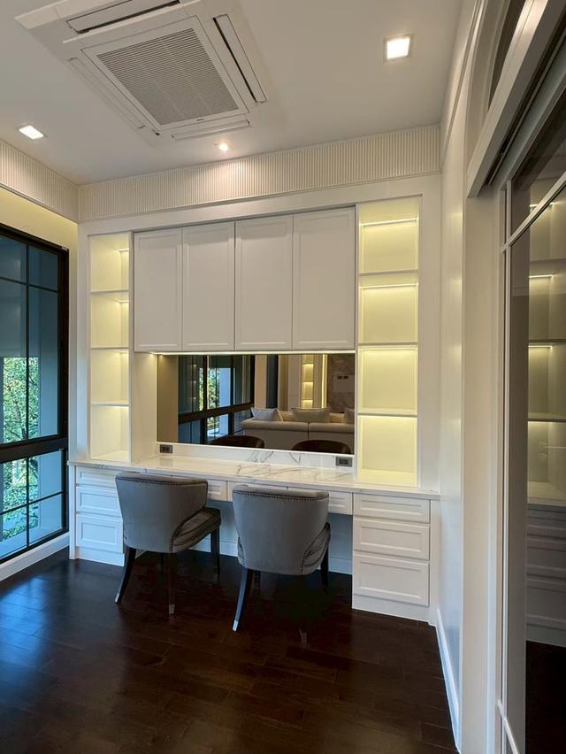 ขายหรือให้เช่าบ้านเดี่ยวสุดหรู 2 ชั้น แกรนด์บางกอกบูเลอวาร์ด กรุงเทพกรีฑา เลี้ยงสัตว์ได้ ตกแต่งจัดเต็ม คลองสามประเวศ เขตลาดกระบัง 13