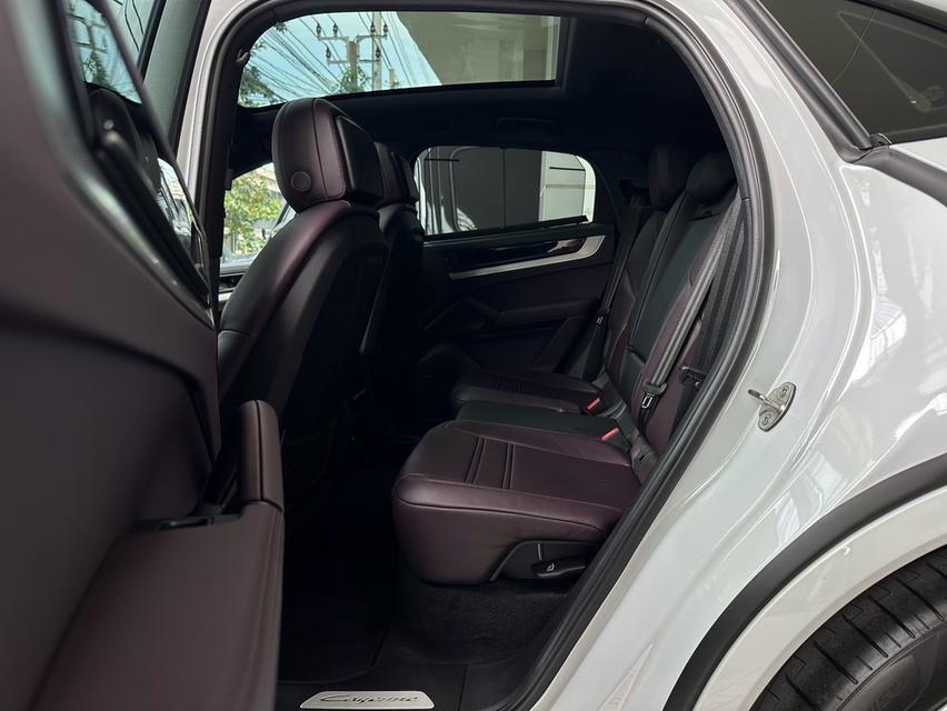 Porsche Cayenne Coupe E-Hybrid 2024 สีขาว รถประกอบ Germany AAS Warranty Start 32024 รูปที่ 10