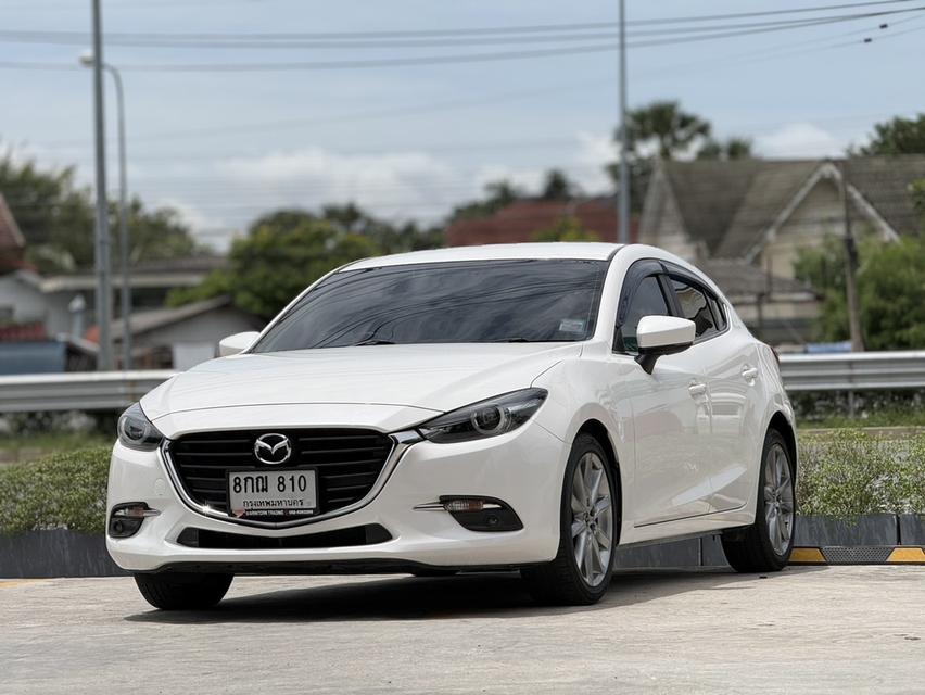 2018 MAZDA MAZDA3, 2.0 S SPORTS สีขาว 5 ประตู ยอดนิยม มือเดียวป้ายแดง