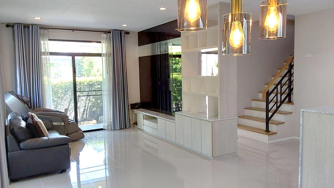 บ้านเดี่ยวแปลงมุม 64 ตรว. มบ.คาซ่าวิลล์ (รามคำแหง-วงแหวน 2) ถนนเคหะร่มเกล้า สวยเหมือนใหม่ในหมู่บ้านมีระดับ 3 นอน 3 น้ำ พิเศษ 7.5 ล้าน 6