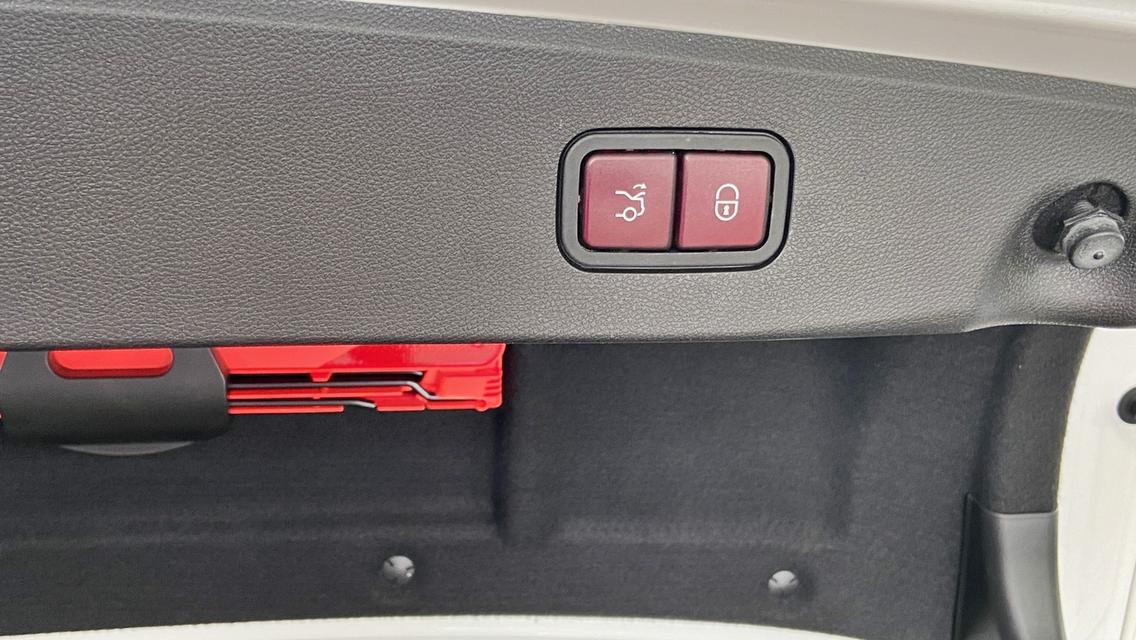 BENZ E200CGI SALOON ปี 2013 5