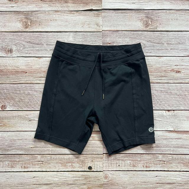 กางเกงขาสั้น lululemon 