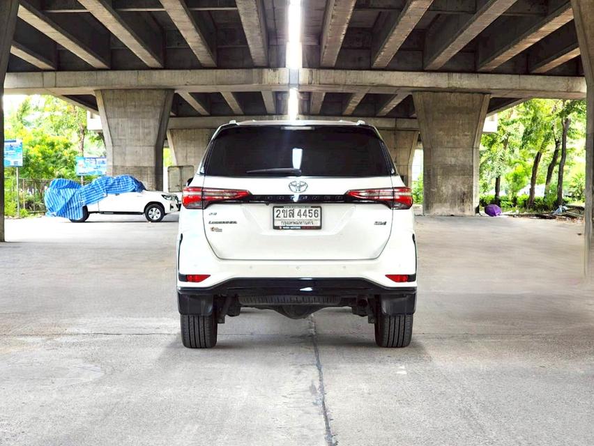 ขายรถ Toyota Fortuner 2.8 Legender 4WD ปี 2022 สีขาว เกียร์ออโต้