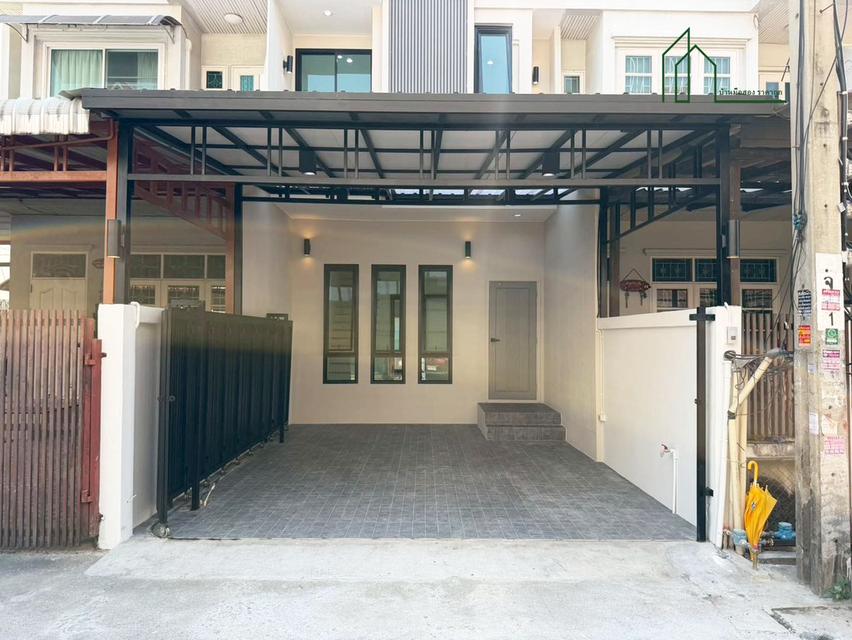 ทาวน์โฮม 3 ชั้น เล่นระดับ ซอยนาคนิวาส37 โชคชัย 2