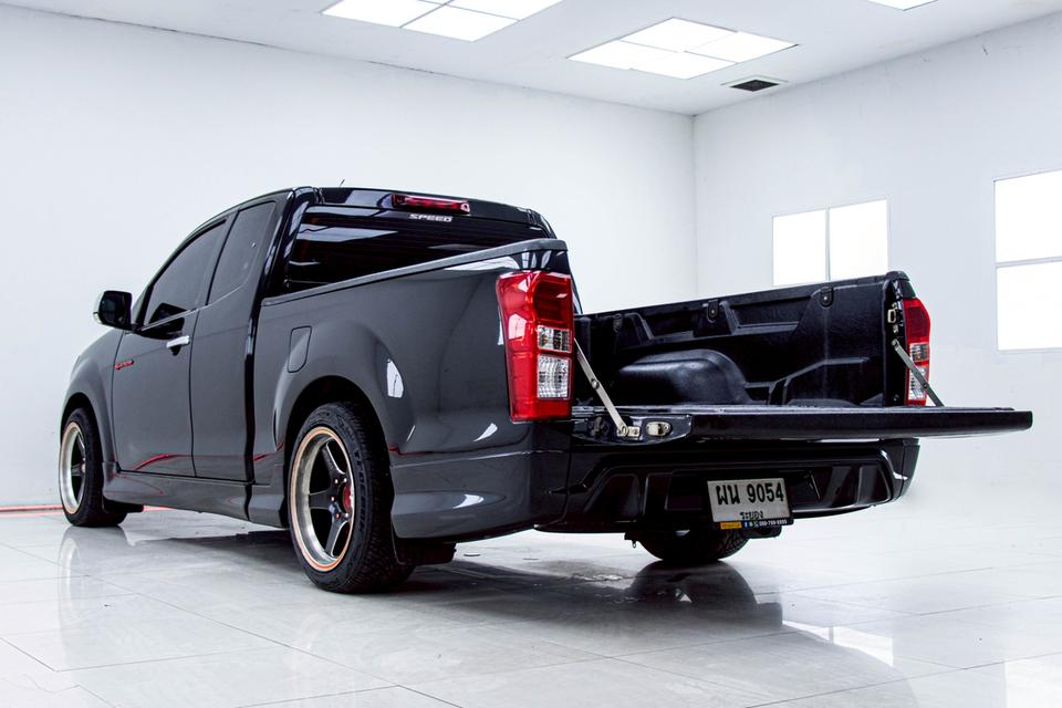  ISUZU D-MAX 2.5 VGS Z X-series SPACECAB   2013  5
