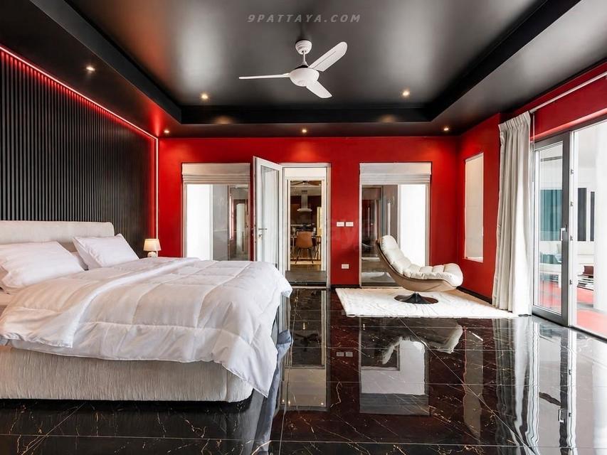 Siam Royal View Pattaya, an exclusive residential project positioned on one of Pattaya’s high viewpoints. Spacious private residence with large living 7