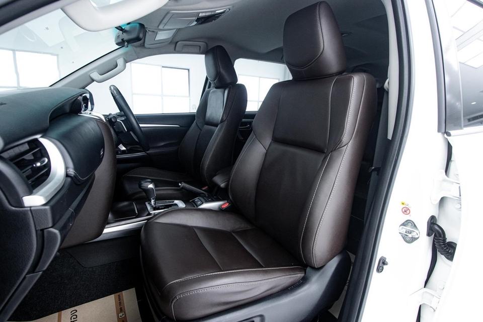 รหัสรถ 1D086 FORTUNER 2.4 V 4WD 2018 12