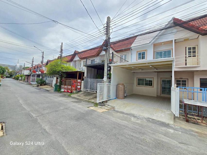 หมู่บ้านรัตนาวดี  จันทร์ทองเอี่ยม ทาวน์เฮาส์ 2 ชั้น ตกแต่งใหม่พร้อมอยู่ใกล้เซ็นทรัลเวตเกส ทำเลรถไฟฟ้าMRT เข้าออกได้ 2 ทาง ถนนกาญจนาภิเษกและแยกบางพลู 3