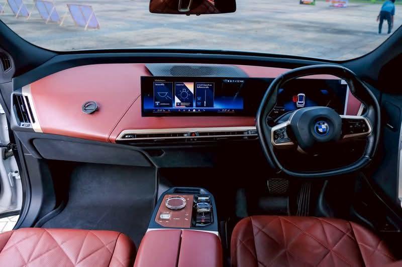 iX xDrive40 SPORT RHD I20 6