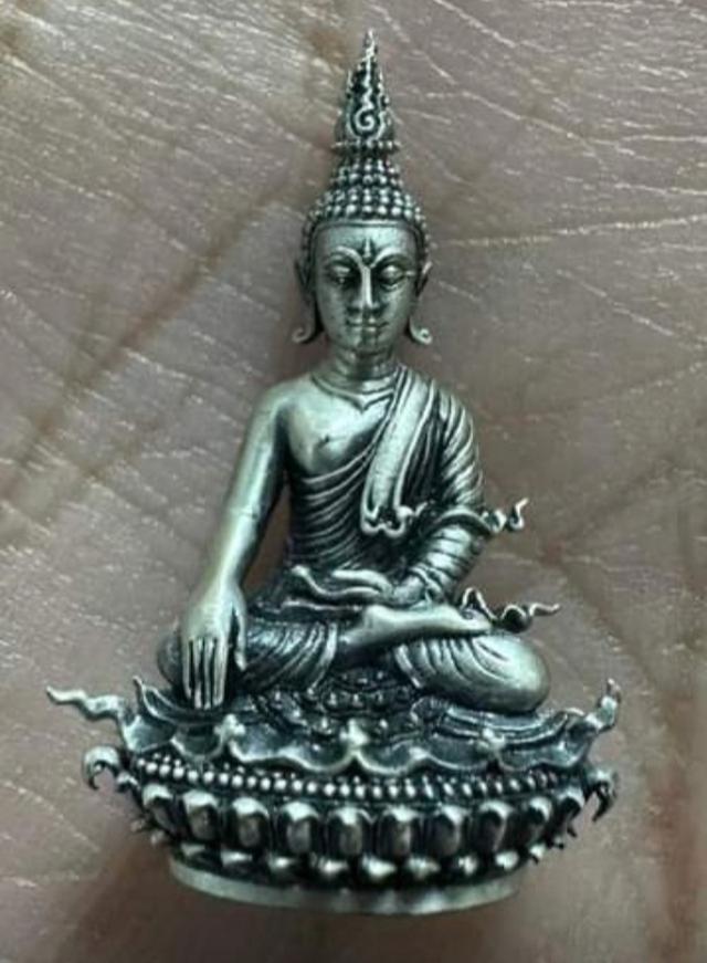 พระพุทธเนื้อเงิน