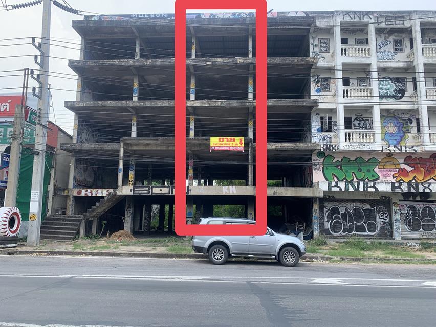 ขายด่วนอาคารพาณิชย์ 5 ชั้น สามแยกปักธงชัย ทำเลดี เหมาะกับรีโนเวทสร้างธุรกิจใหม่ 1