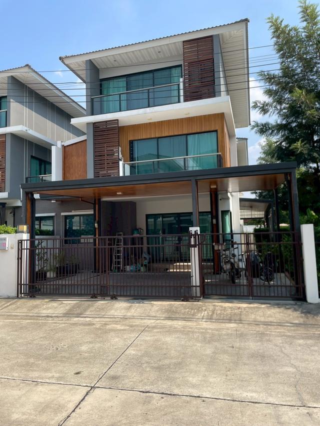 ขายบ้านแฝด 3 ชั้นสุดหรู ใจกลางลาดพร้าว 15